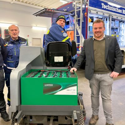 Denen helfen, die uns helfen - HOPPECKE unterstützt das THW Brilon mit Batterie und Ladegerät